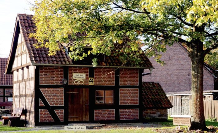 Hagenrunde Backhaus/Dorfplatz